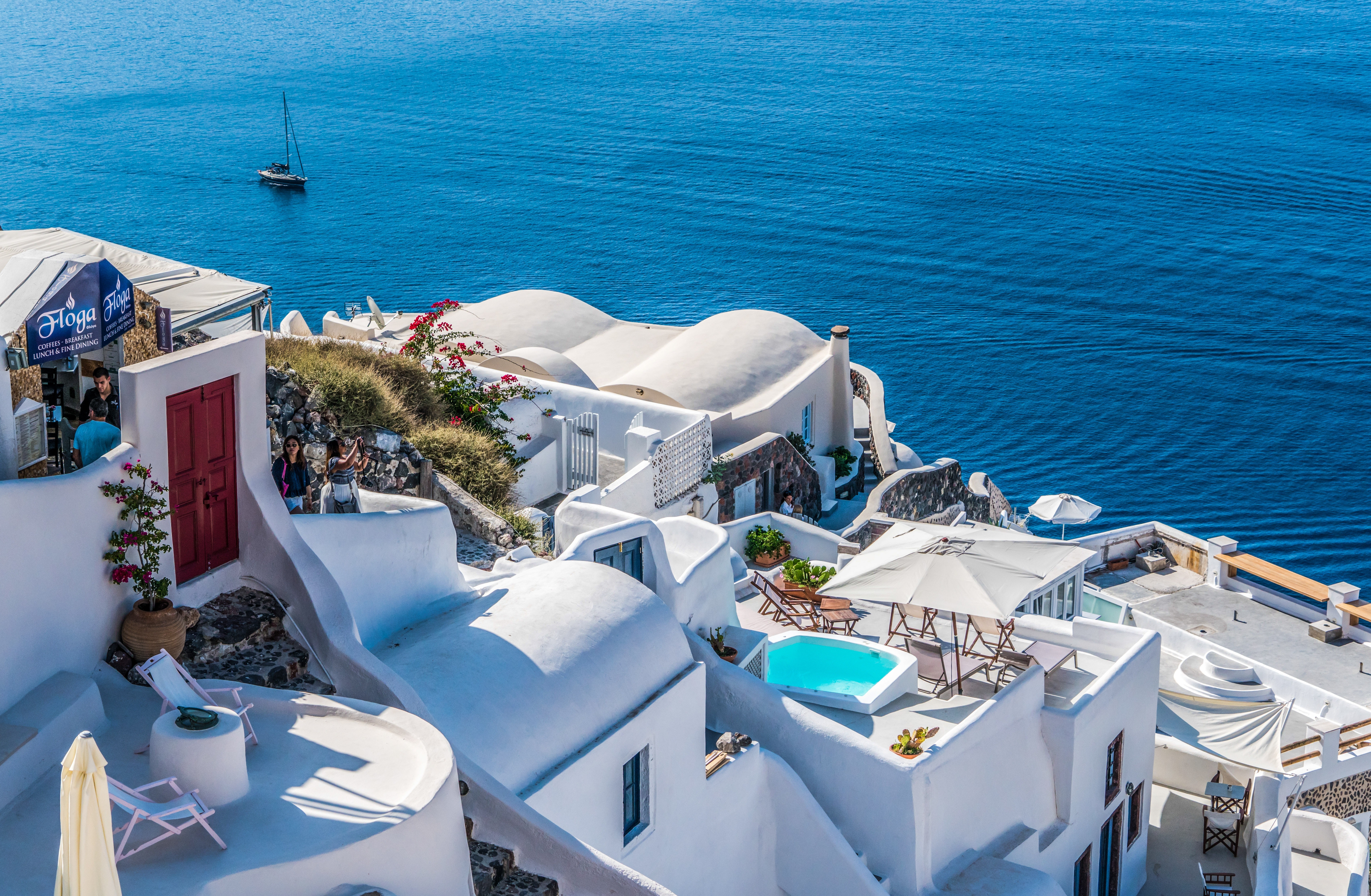 Tour the Greek Islands for an unforgettable Summer experience 
Greece from 199€